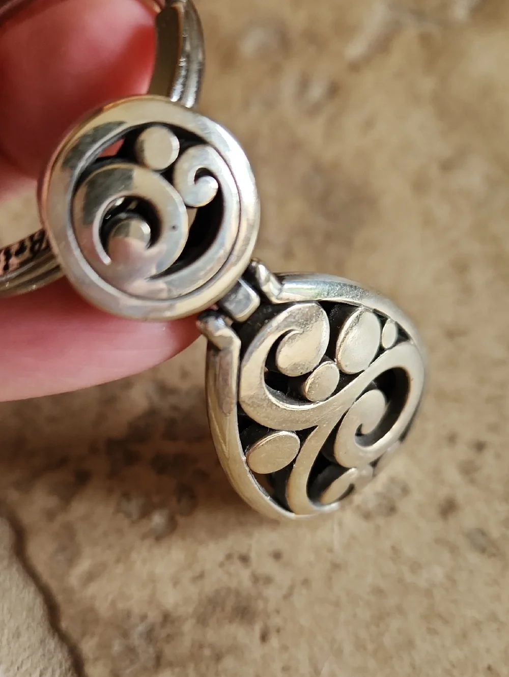 Brighton Contempo Key Fob/Keychain Silver Swirl - Picture 5 of 5